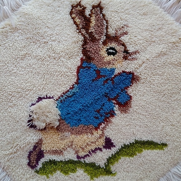 Vintage Peter Rabbit Latch Hook Rug 27" Finished Beatrix Potter Nursery Decor - Picture 2 of 7